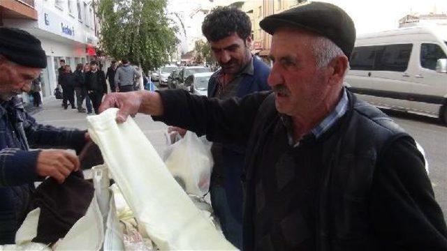 Kars'ta Içlik Ve Çorap Satışları Arttı