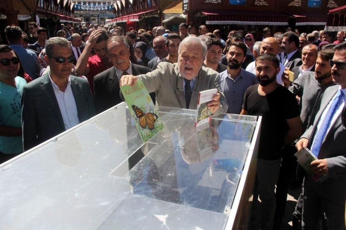 Sivas&rsquo;ta Kitap Fuarı A&ccedil;ıldı
