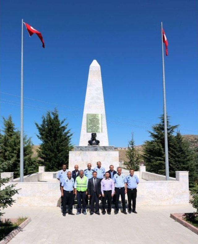 Yozgat’ta Zabıta Ekiplerinden Şehitliğe Ziyaret