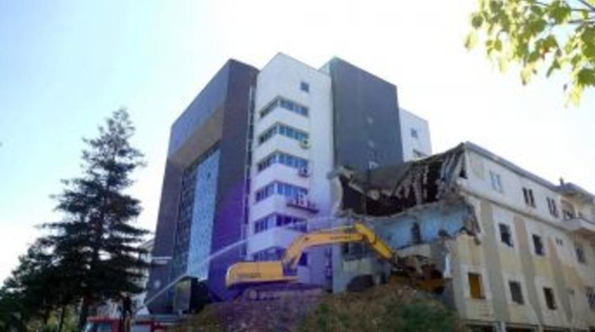Pazarkapı Kentsel D&ouml;n&uuml;ş&uuml;m Alanında Yıkım &Ccedil;alışmalarına Başladı
