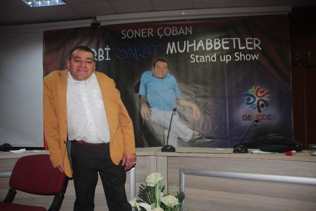 Engelli Stand Up&ccedil;ı Engellerini &rsquo;ti&rsquo;ye Alıyor