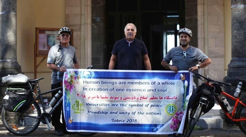 İranlı Akademisyenler &lsquo;barış Ve Dostluk&rsquo; İ&ccedil;in Pedal &Ccedil;eviriyorlar