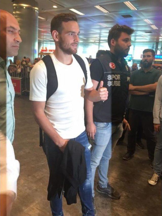 Fenerbah&ccedil;e nin Yeni Forveti Janssen İstanbul da 2