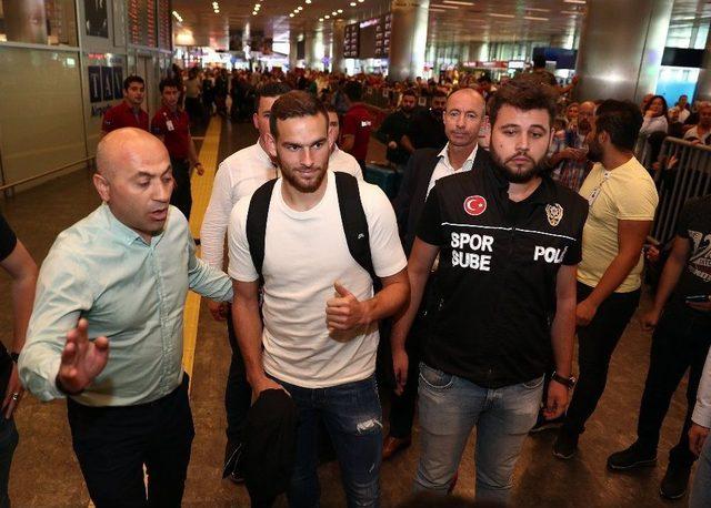 Fenerbah&ccedil;e&rsquo;nin Yeni Transferi Janssen, İstanbul&rsquo;a Geldi 1