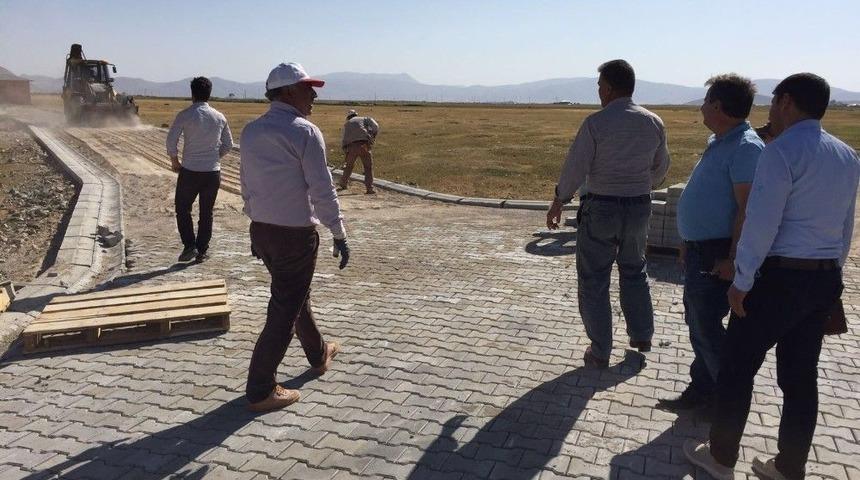 &Ccedil;aldıran&rsquo;da Kilitli Parke Taşı D&ouml;şeme &Ccedil;alışması