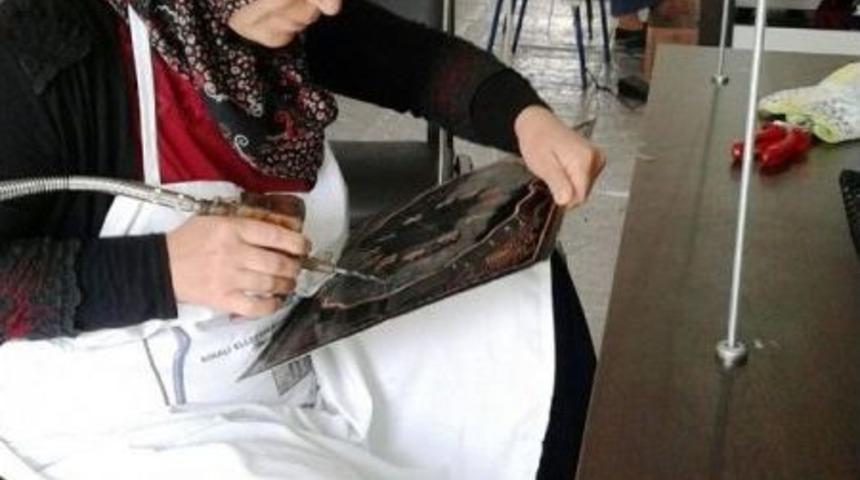 Kınalı Eller, Bakır Mesleğinin İnceliklerini &Ouml;ğreniyor.