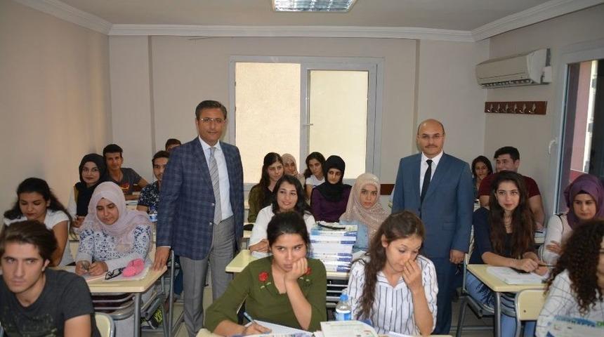 Akdeniz&rsquo;de Okullara Destek S&uuml;r&uuml;yor