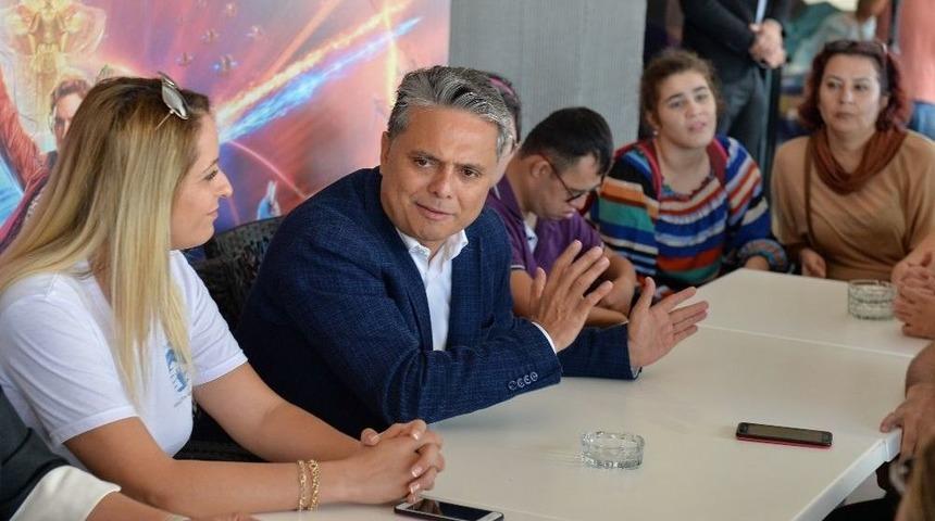 Başkan Uysal &lsquo;&ouml;zel &Ccedil;ocuklarla&rsquo; Sinemada