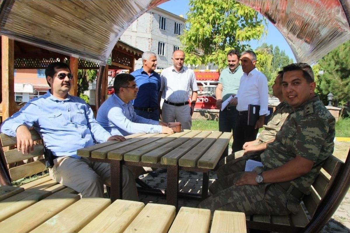 Varto&rsquo;da Oturma Bankı Ve &Ccedil;&ouml;p Kutusu Dağıtımı