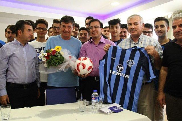 Adana Demirspor Öğrencilerle Bir Araya Geldi