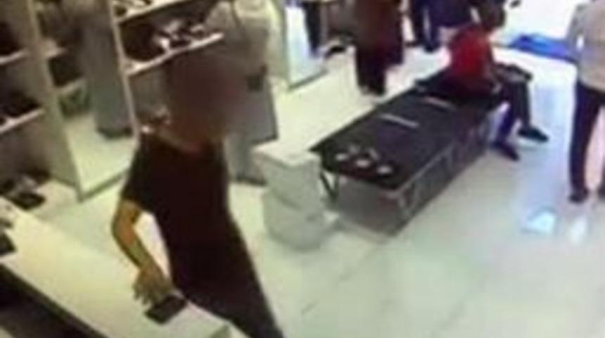 Beyoğlu&rsquo;nda Cep Telefonu Hırsızı Kamerada