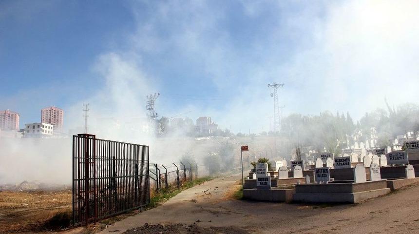 Mezarlıkta &Ccedil;ıkan Yangın Korkuttu