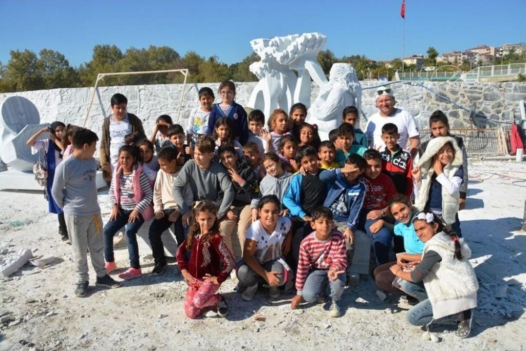Roman &Ccedil;ocuklar Heykeltıraşlarla Buluştu