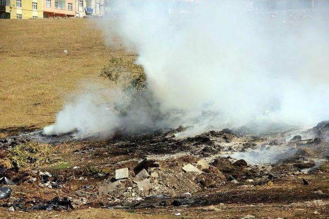 Mezarlıkta Çıkan Yangın Korkuttu