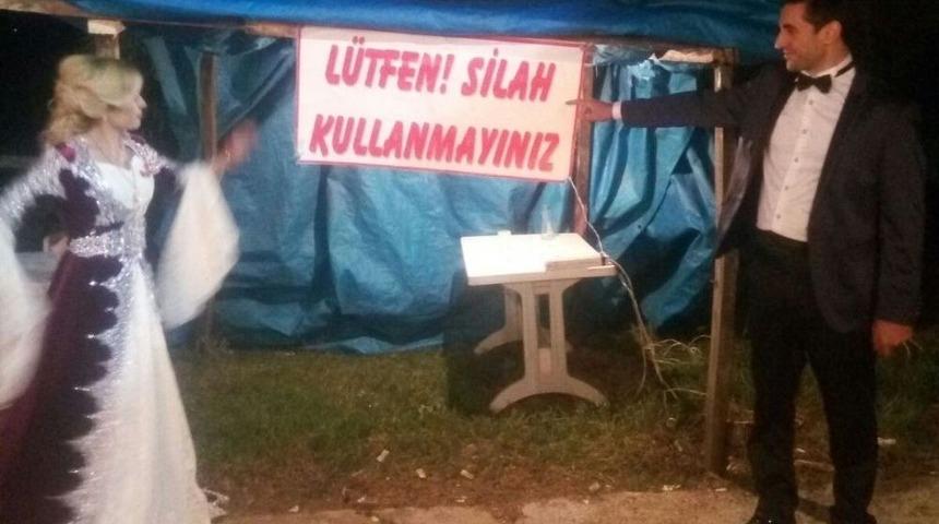 Gelinle Damat Pankart Asarak Silah Attırmadı