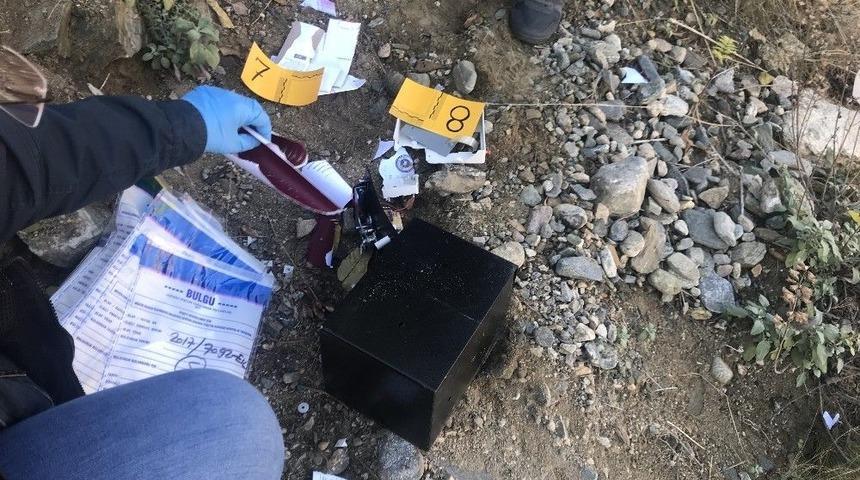 Evden &Ccedil;aldıkları Kasayı Dereye Attılar