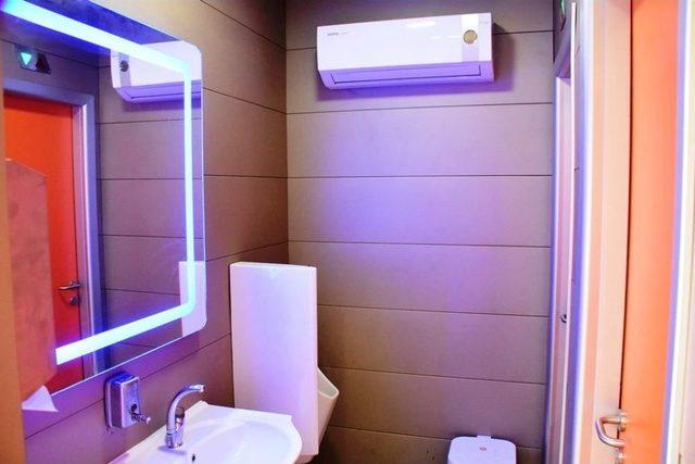 Sahilde Modern Tuvalet Hizmeti 1