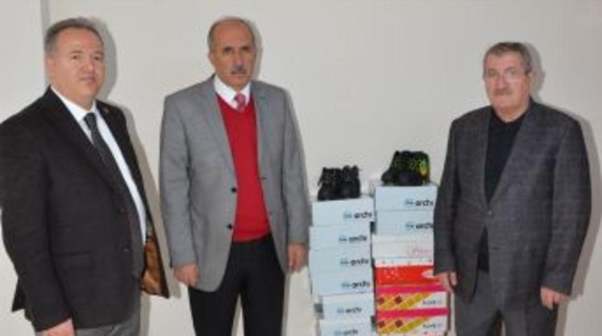 Etso&rsquo;dan &Ouml;ğrencilere Giyim Ve Kırtasiye Yardımı