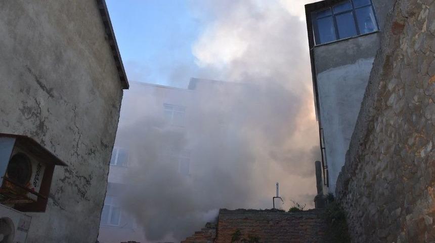 Sinop&rsquo;ta Kundaklanan Boş Ev Yandı