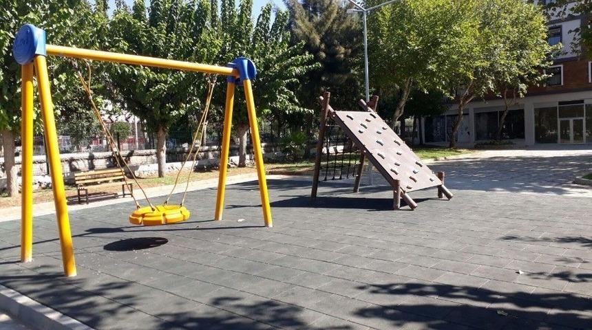 Efeler Belediyesi Parkları Yenilemeye Devam Ediyor