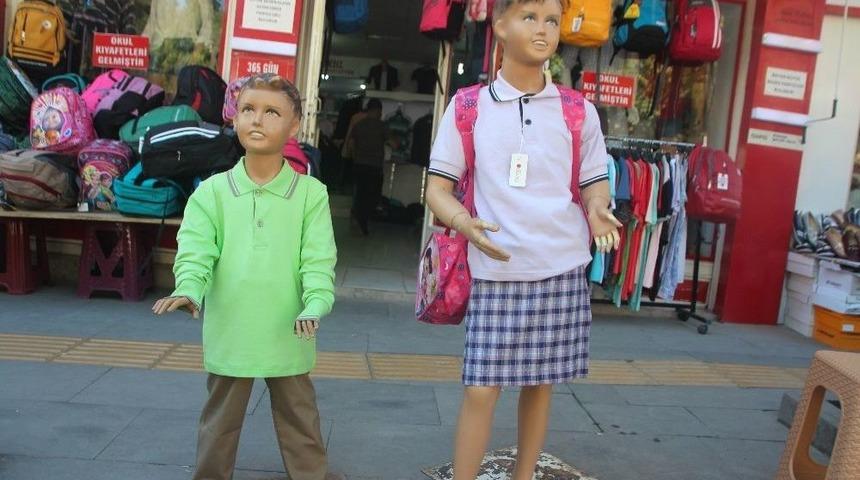 Okul &Ouml;ncesi Kıyafet Telaşı Başladı
