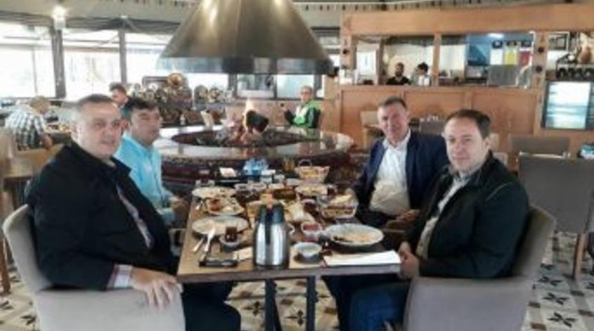 Vezirhan Ve Geyve Belediye Başkanları Bir Araya Geldi