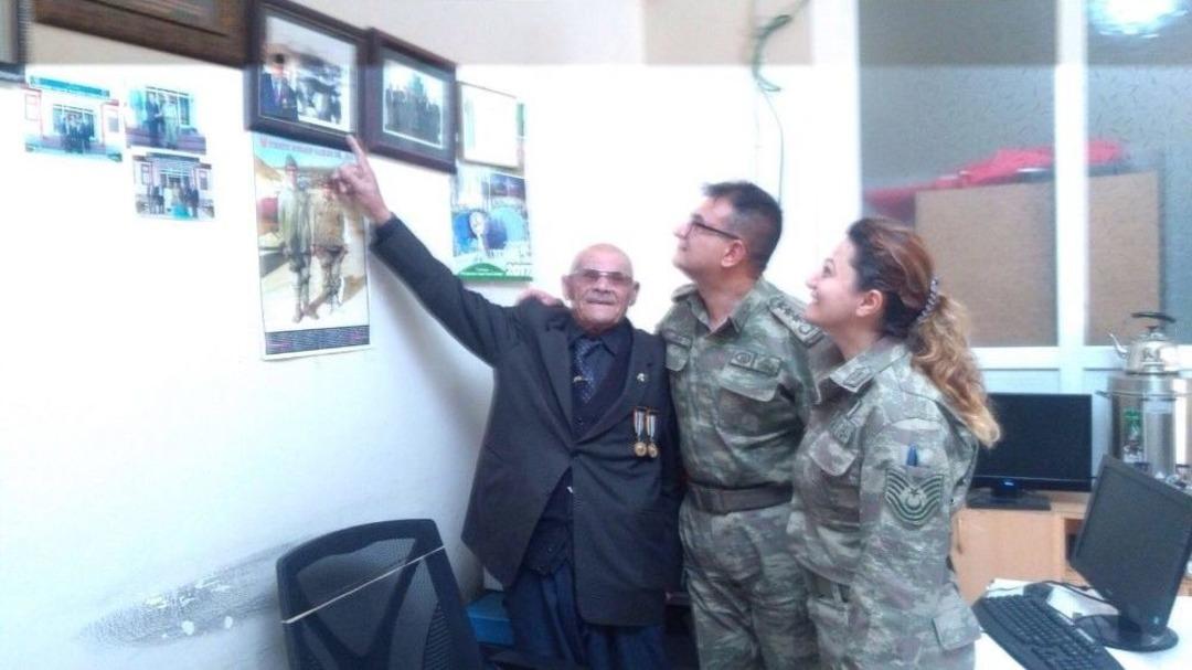 İl&ccedil;e Halkının G&ouml;nl&uuml;nde Taht Kuran Komutan