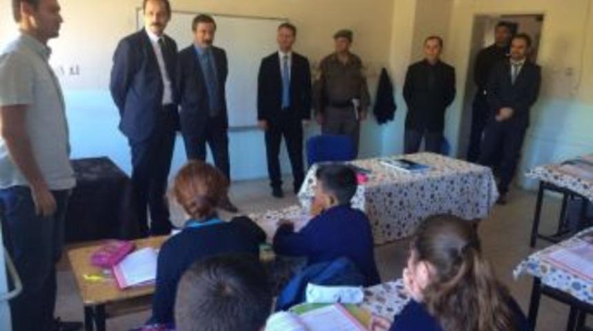 Kaymakam Karabektaş Okulları Geziyor