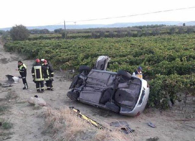 Otomobil Takla Atttı; 1 &Ouml;l&uuml;, 2 Yaralı 1
