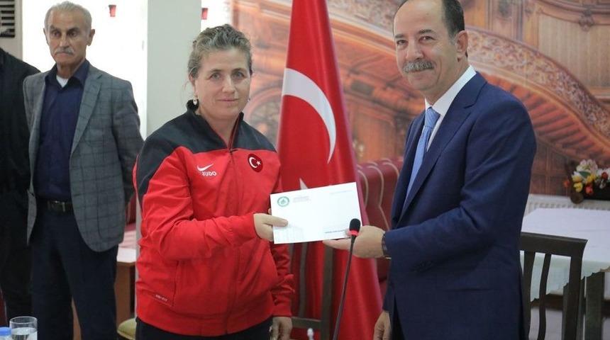 Edirne Belediyesi&rsquo;nden Amat&ouml;r Spora Destek