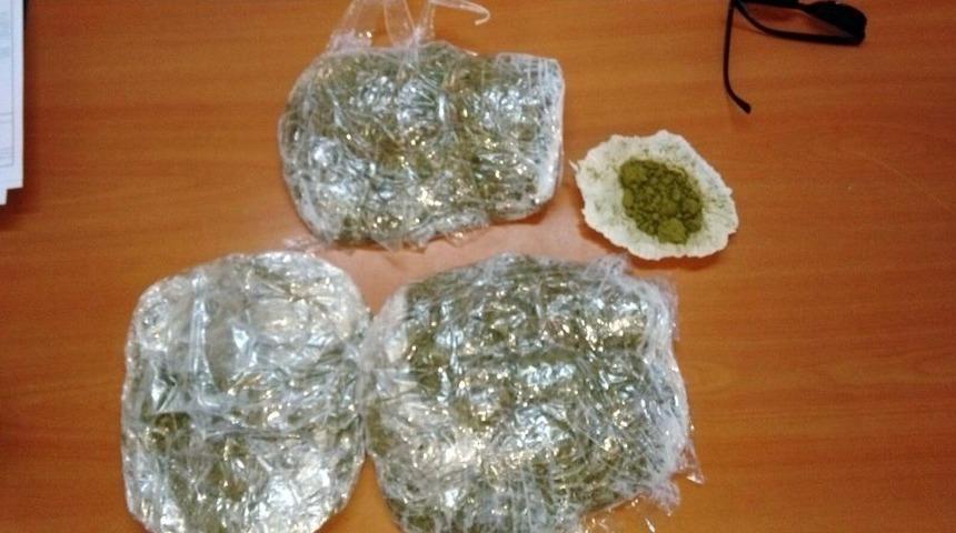 Bel Ve Ayaklarına Sardığı Uyuşturucuyu Narkotik K&ouml;peğinden Gizleyemedi