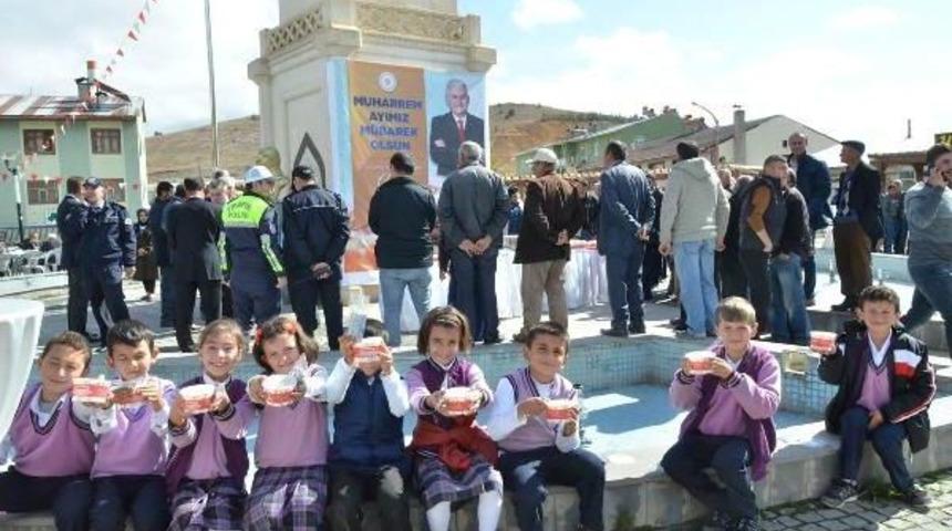 Başbakan Binali Yıldırım Adına Memleketinde Aşure Dağıtıldı
