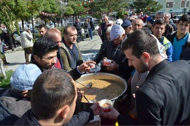 Başbakan Binali Yıldırım Adına Memleketinde Aşure Dağıtıldı