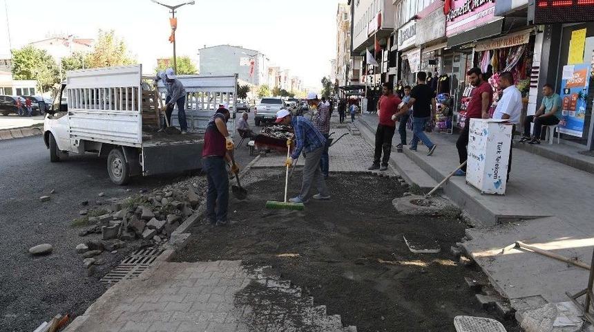 Muş Belediyesi Tahribatları Onarıyor