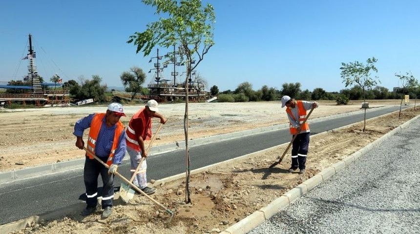 Manavgat Belediyesi Irmak Kenarını Ağa&ccedil;landırıyor