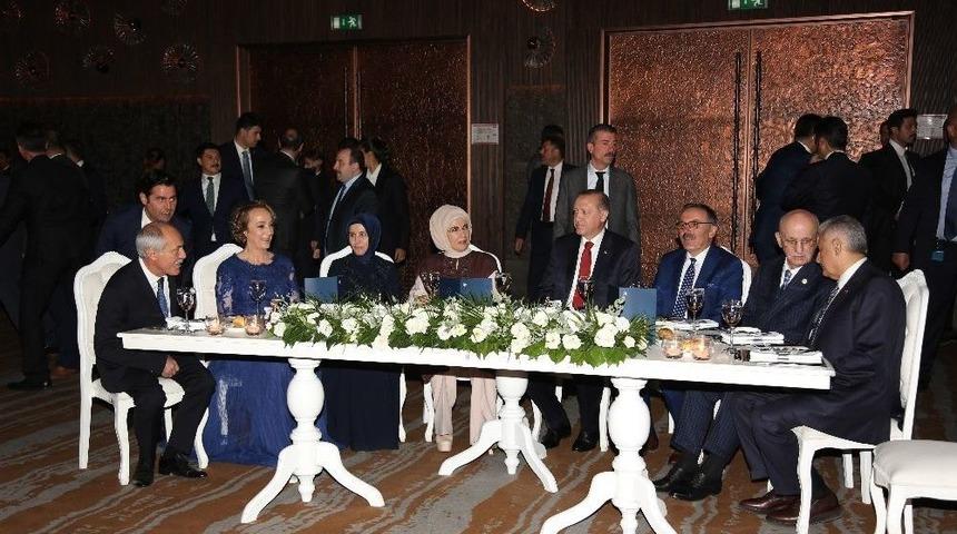 Nikahlarına Devletin Zirvesi Şahitlik Etti