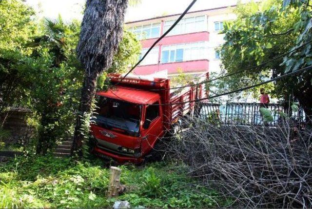 Kaza Yapan Sürücü, 'alkollü Müydün?' Diye Soran Polise 'hacca Gidip Geliyorum' Dedi