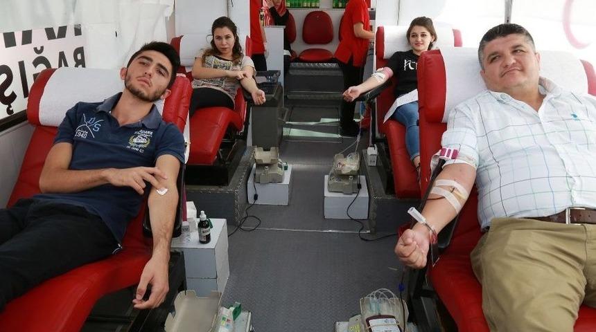 Gen&ccedil;lik Eğitim Merkezi &Ouml;ğrencilerinden Kan Bağışı