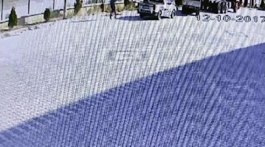 G&uuml;vercinlerini Yediğini &Ouml;ne S&uuml;rd&uuml;ğ&uuml; K&ouml;peği, Av T&uuml;feğiyle Vuran Saldırgan Yakalandı