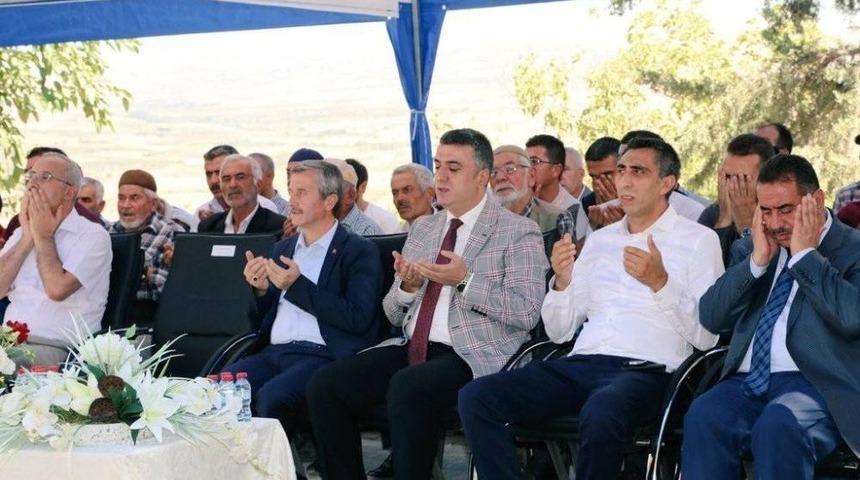 Yeni Cami Kılınan Cuma Namazı İle Hizmete Girdi