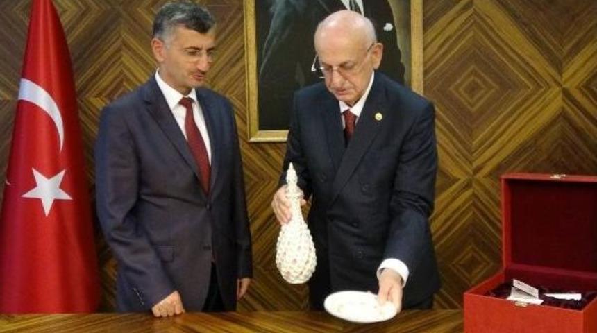 Tbmm Başkanı Kahraman: T&uuml;rkiye Zıplamaya Başladığı Yerde &Ouml;n&uuml;ne Bir Mani &Ccedil;ıkıyor