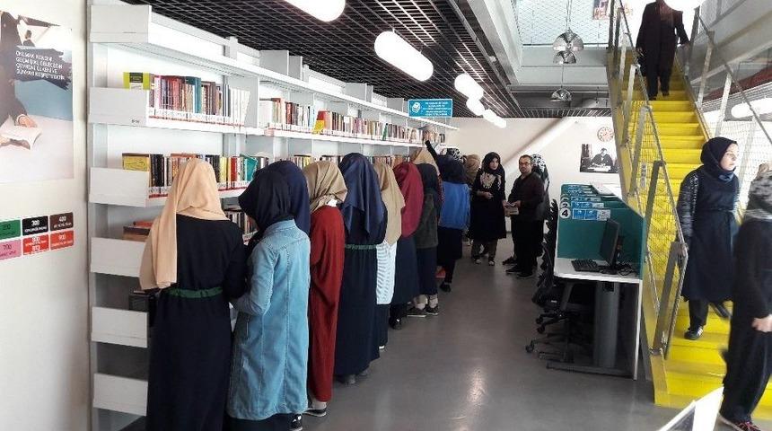 &Ouml;ğrenciler Beylikbağı K&uuml;t&uuml;phanesi&rsquo;ni Ziyaret Etti