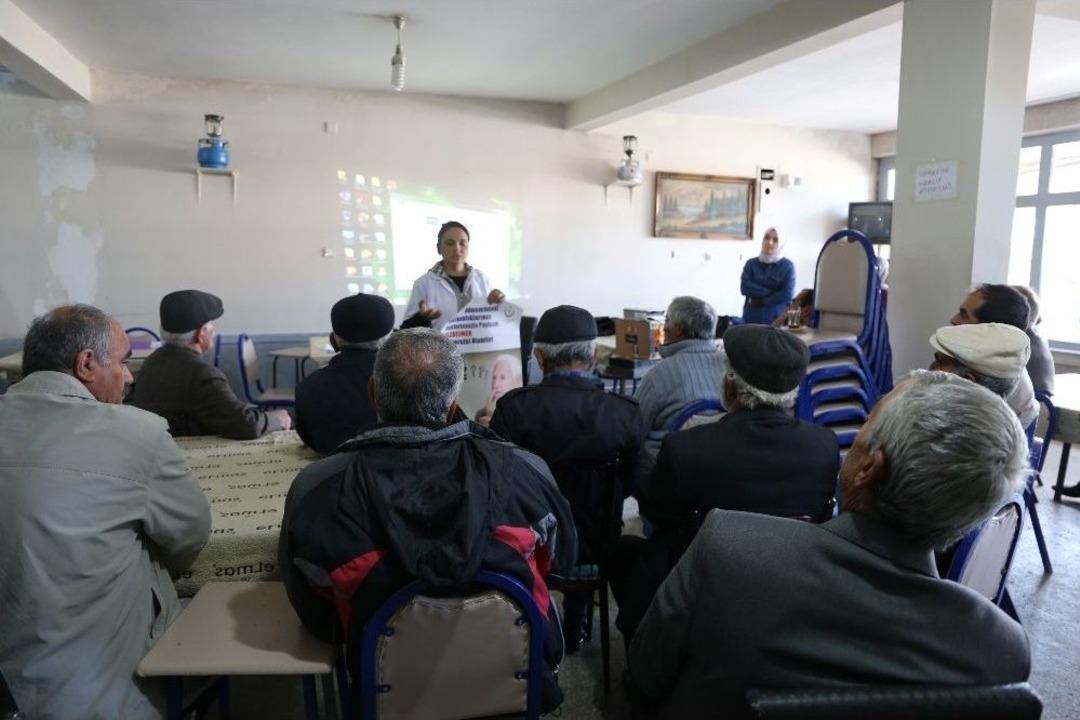 Hemşireler Kahvehanede Seminer Verdi