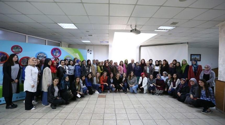 Başkan Yılmaz Konuk Evinde Kalan Kız &Ouml;ğrencilerle Buluştu