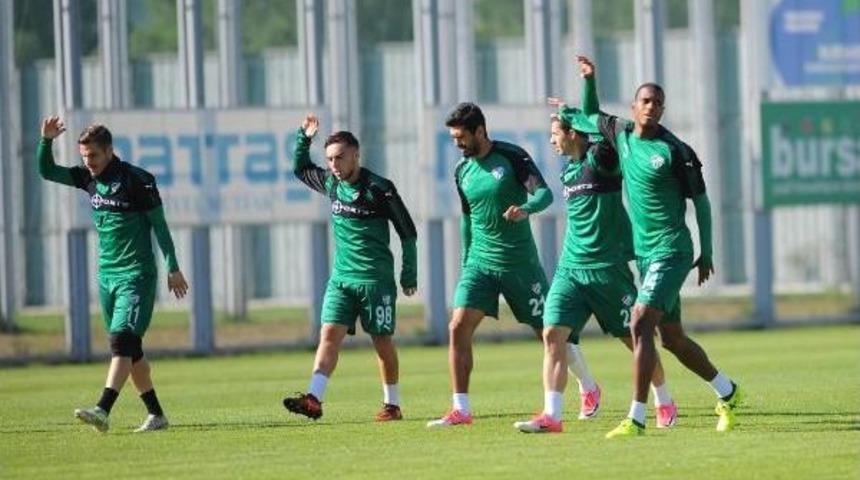 Bursaspor, Osmanlıspor Ma&ccedil;ının Hazırlıklarını Eksik S&uuml;rd&uuml;r&uuml;yor