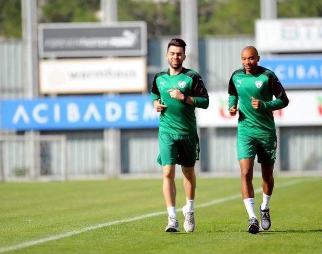 Bursaspor, Osmanlıspor Maçının Hazırlıklarını Eksik Sürdürüyor