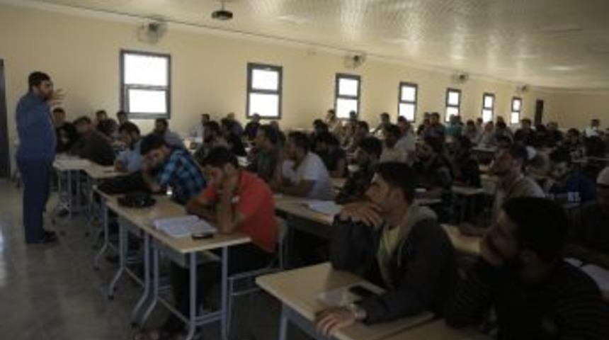 Suriyeli &Ouml;ğrencilere Burs Verildi