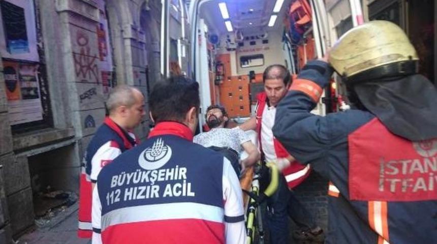 Beyoğlu'nda 6 Katlı Binada Yangın (2)