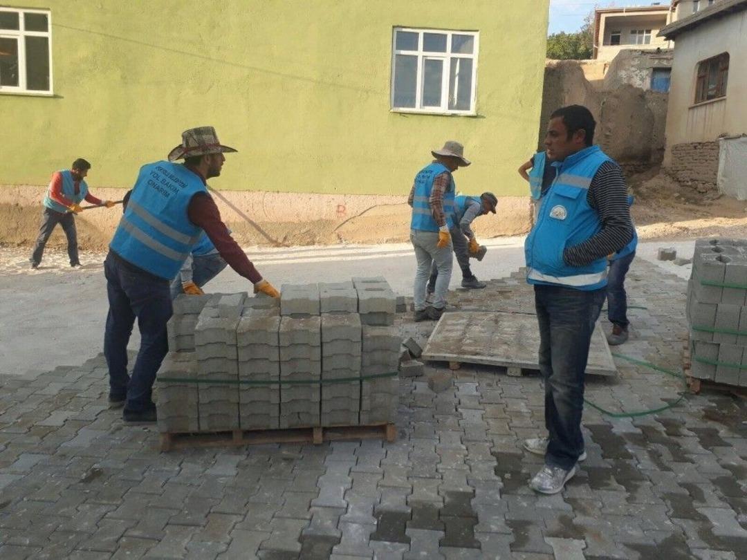 Kıratlı Mahallesi&rsquo;nde Yol Yapım &Ccedil;alışması