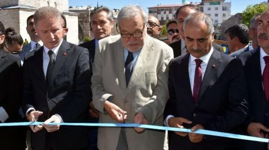 Sivas'ta 6'ncı Kitap Fuarı A&ccedil;ıldı